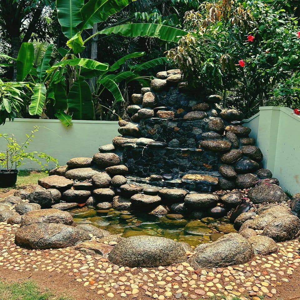 Tabletop fountain with lava rocks