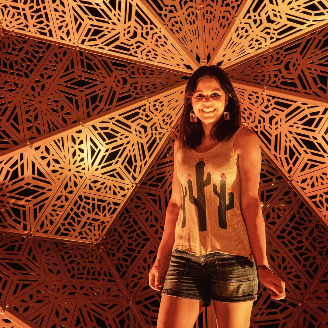 Holographic desert light sculpture design