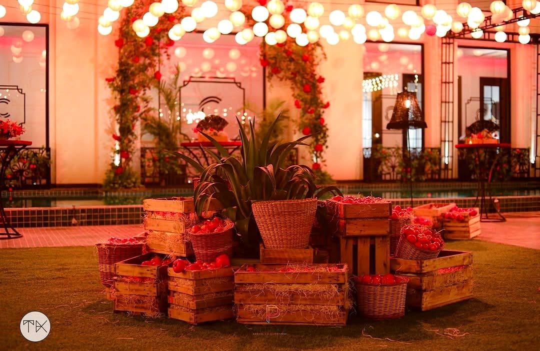Rustic decor with lava lamp and wooden crates