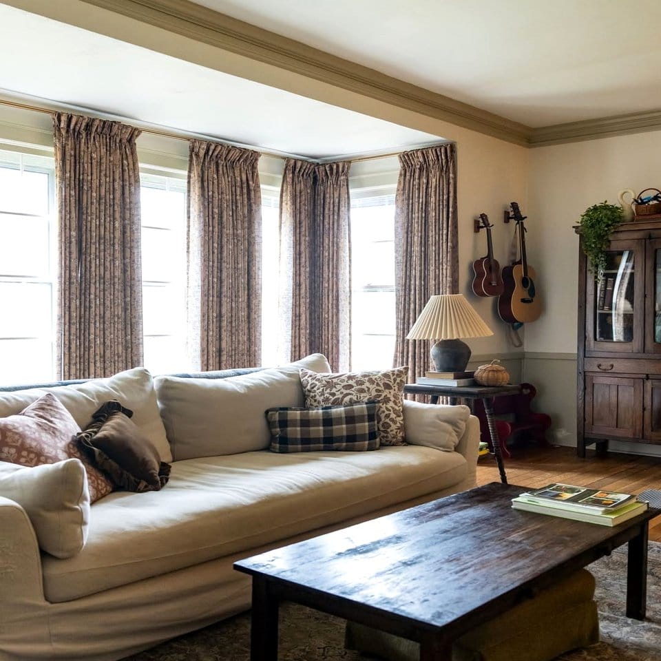 Light pastel window curtains