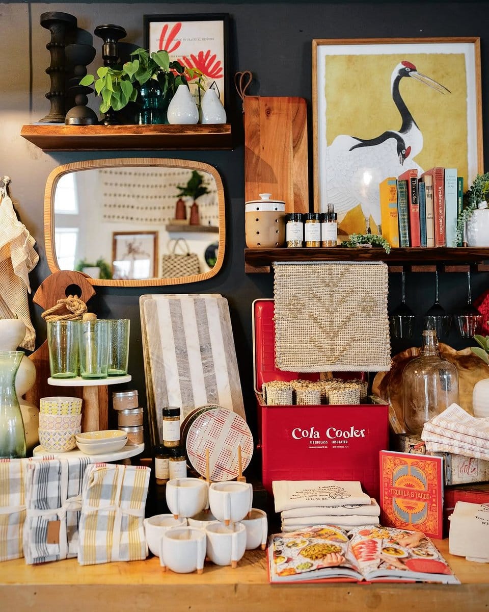 decorative leafy accents on shelves