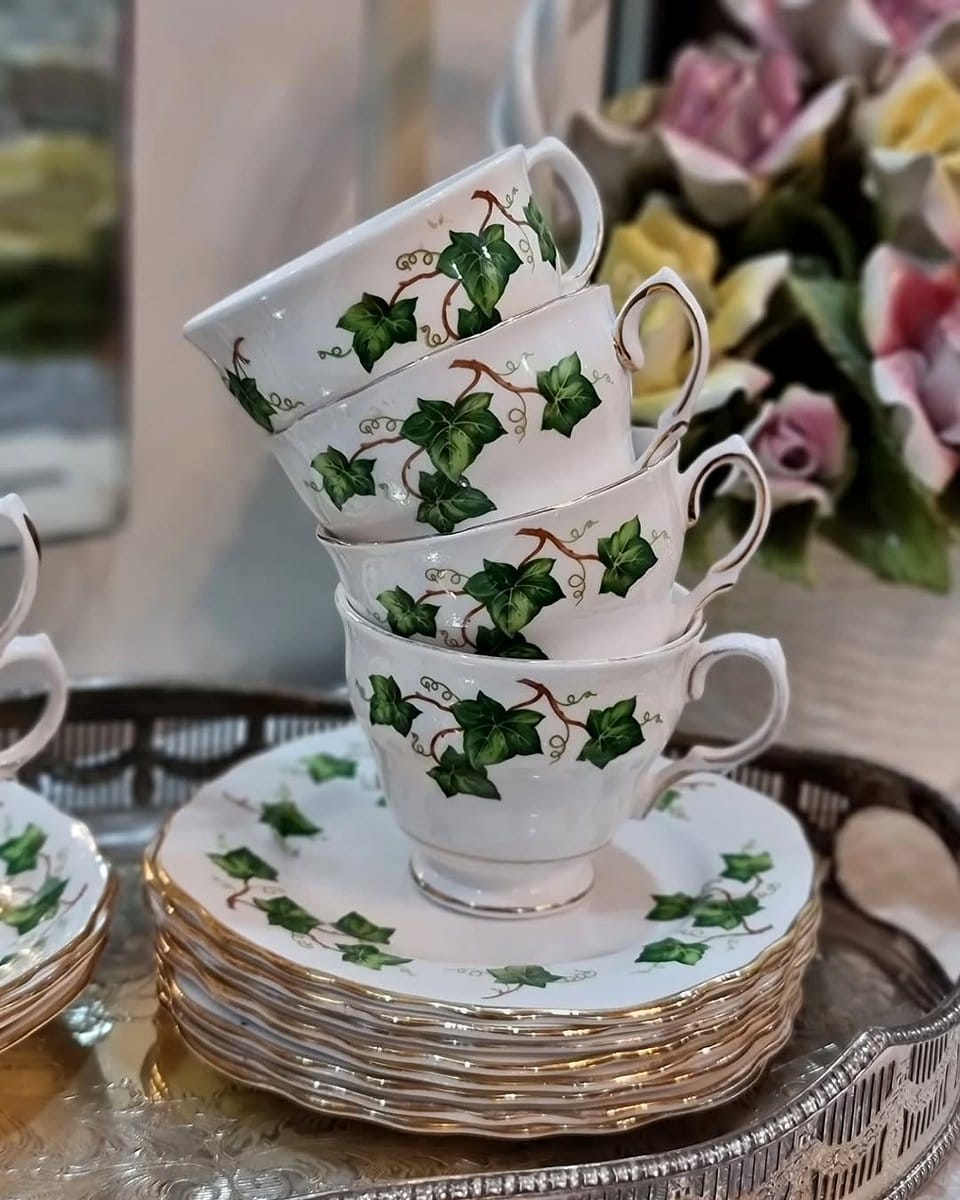 vintage tray with ivy