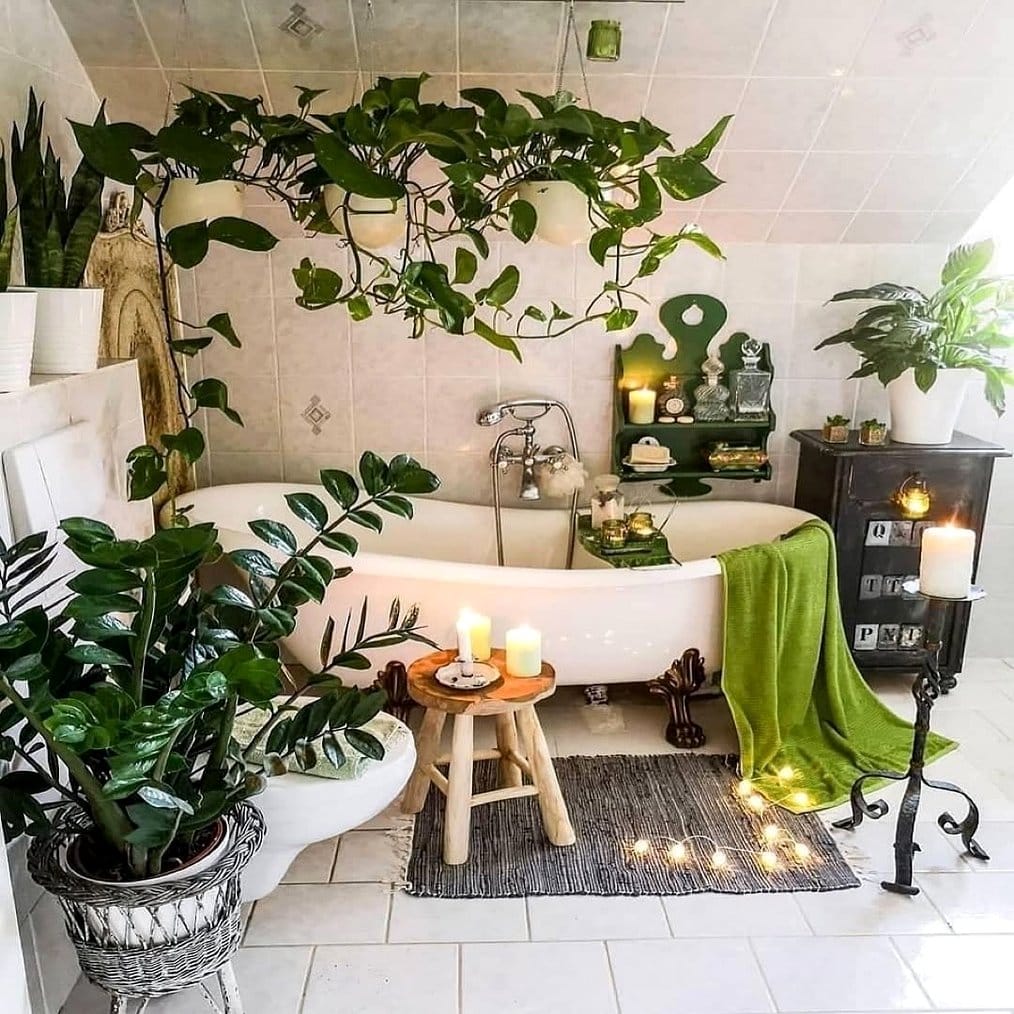 Bathroom decor with Siberian Fur and moss