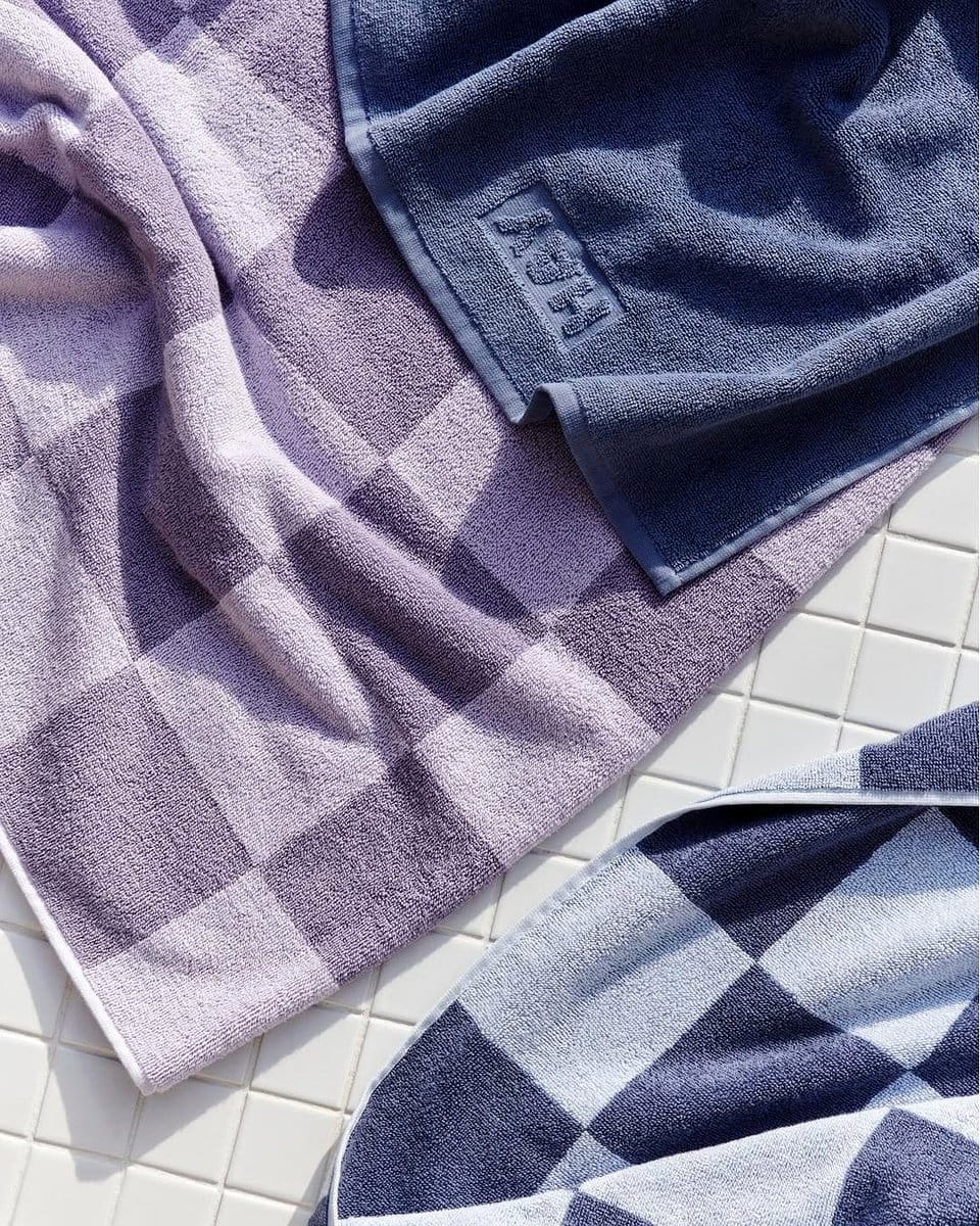 lavender bath accessories on tub edge