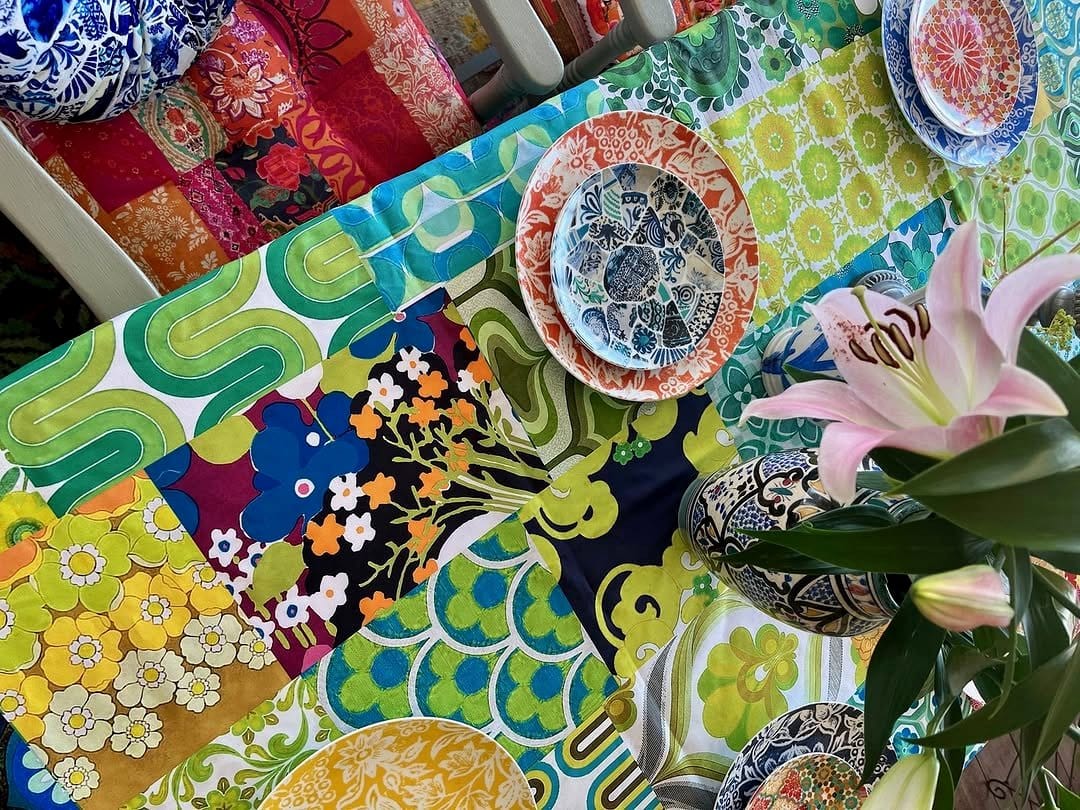 Vibrant water lily-patterned table runner