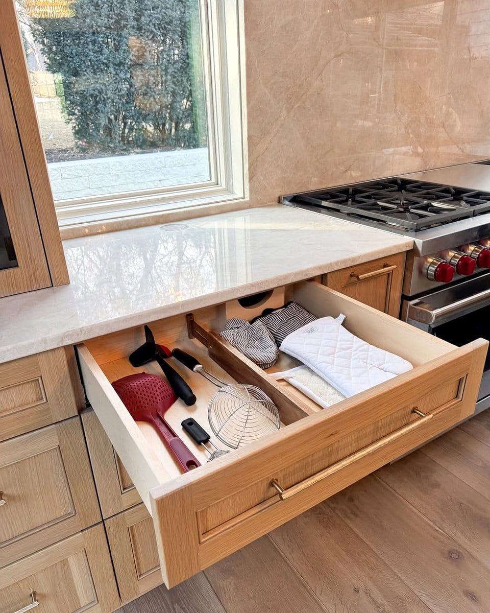 neatly organized kitchen drawer