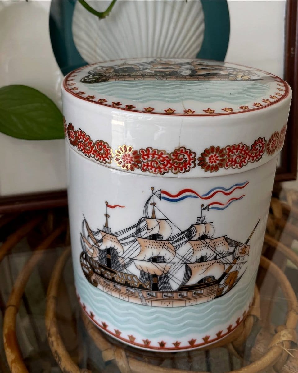 elegant porcelain tea caddies with lids