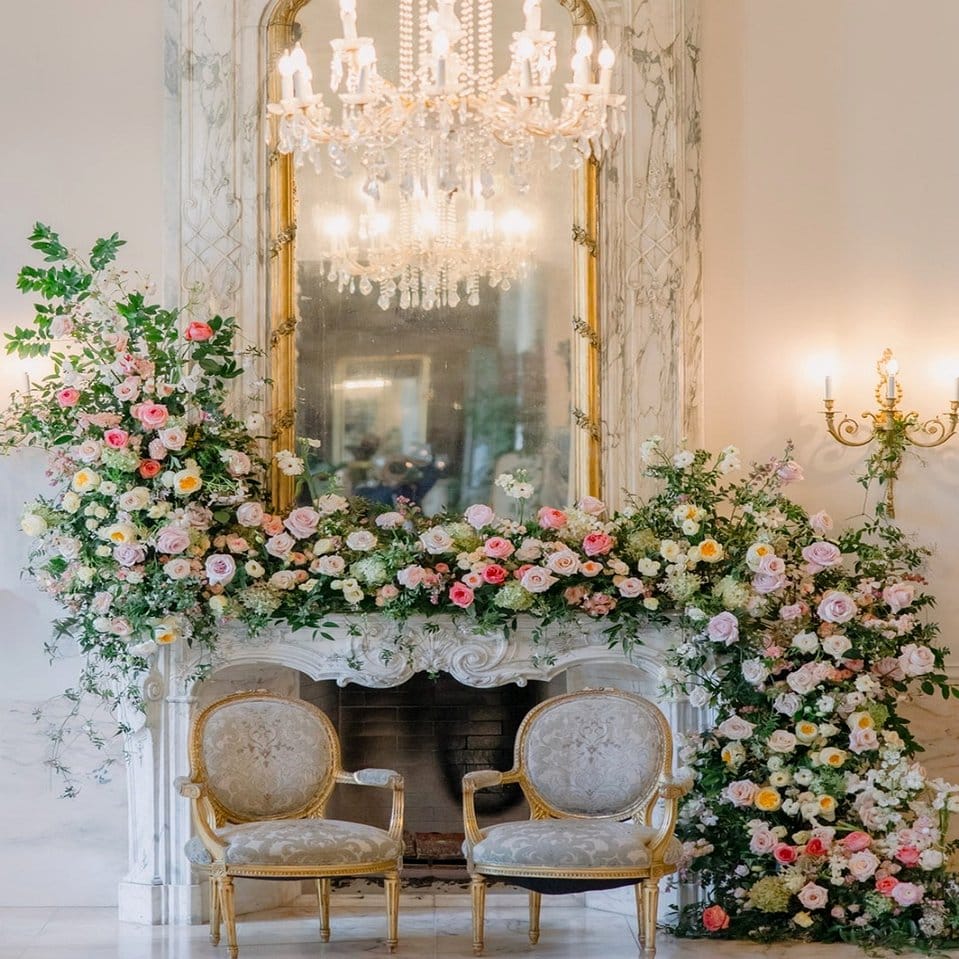 Layered plant arrangements with velvet