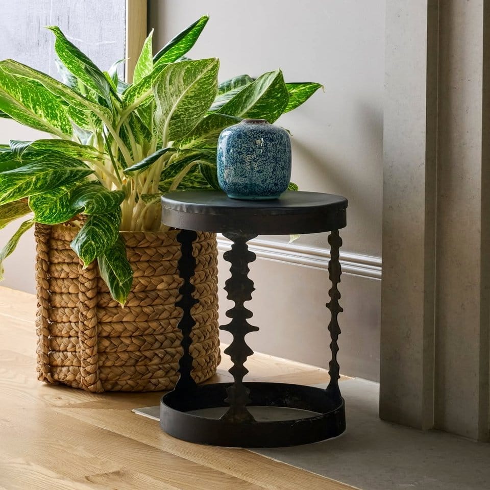 Geometric plant pot table centerpiece