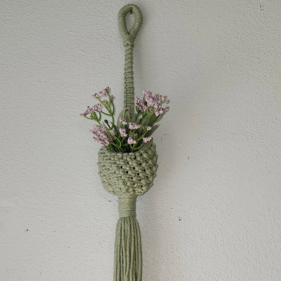 Figure-eight knot plant hanger with symmetrical loops