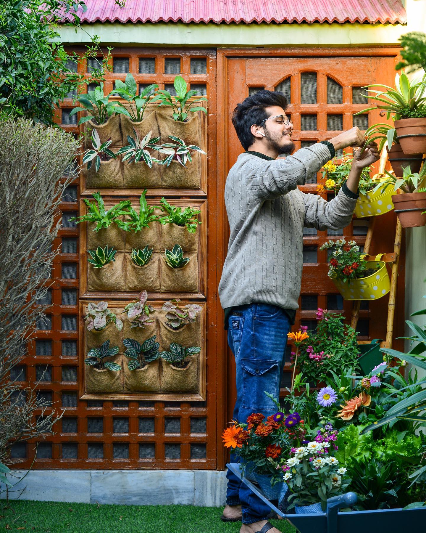 vertical pallet garden with herbs