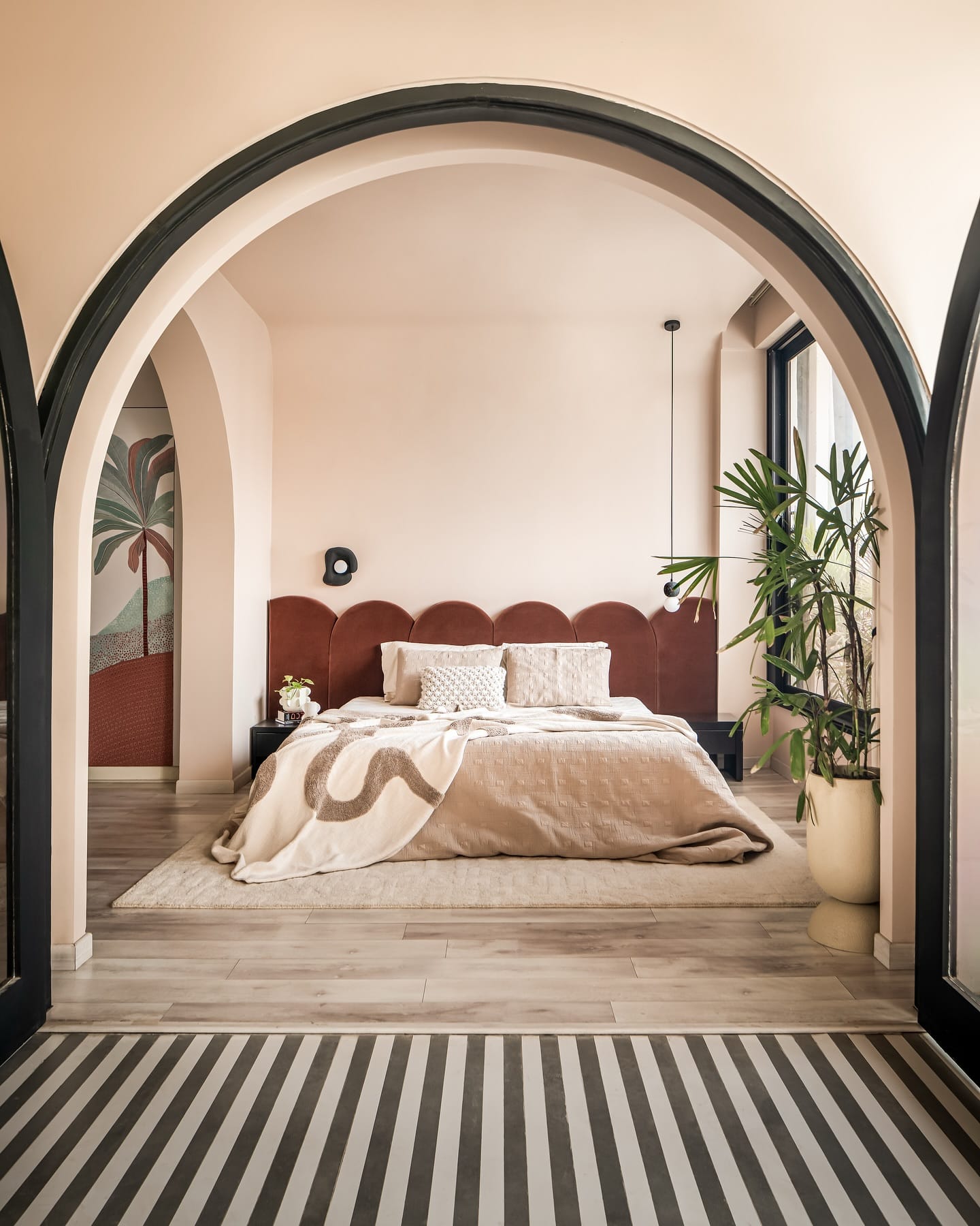 terracotta pots on headboard