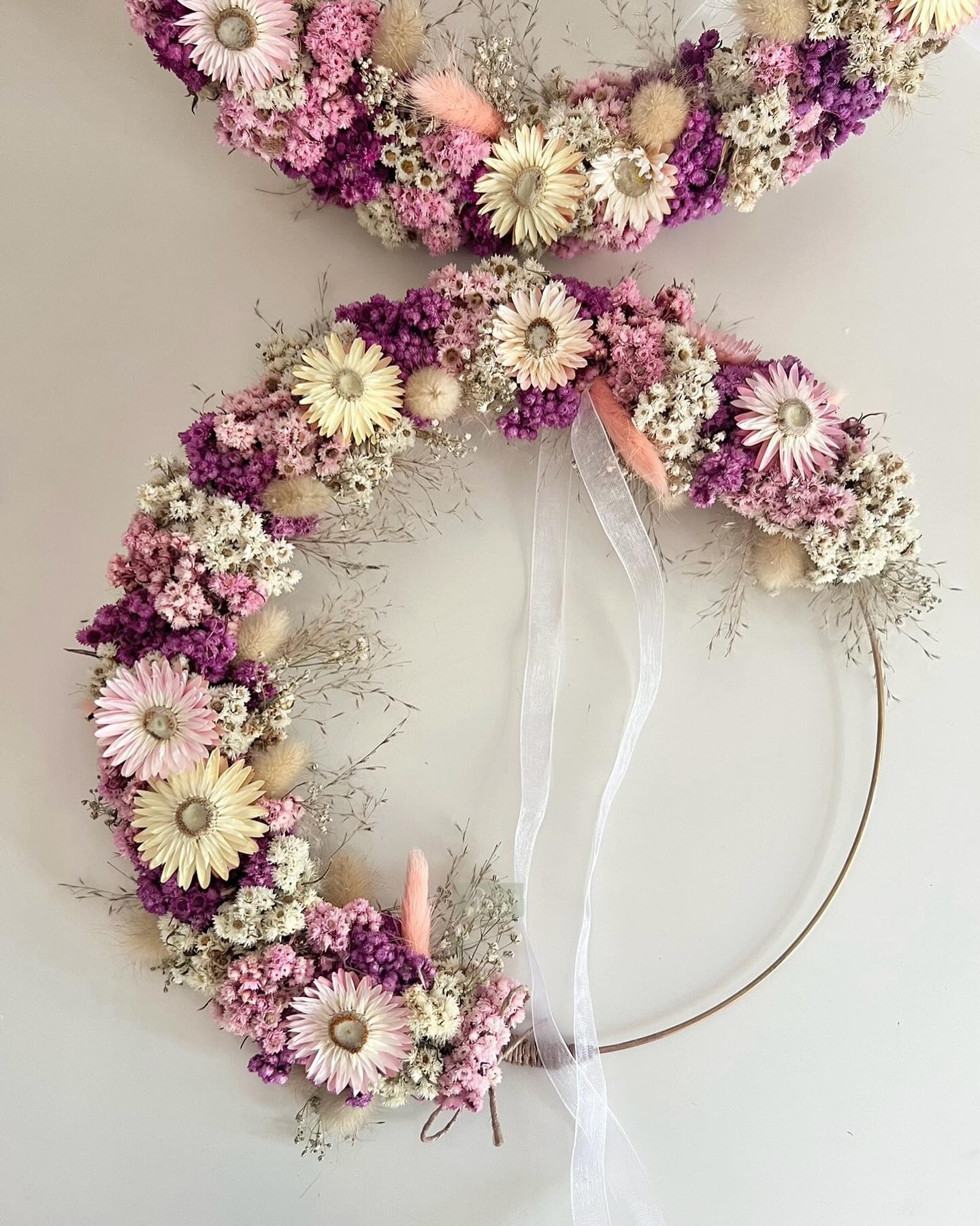 seasonal floral wreath in resin