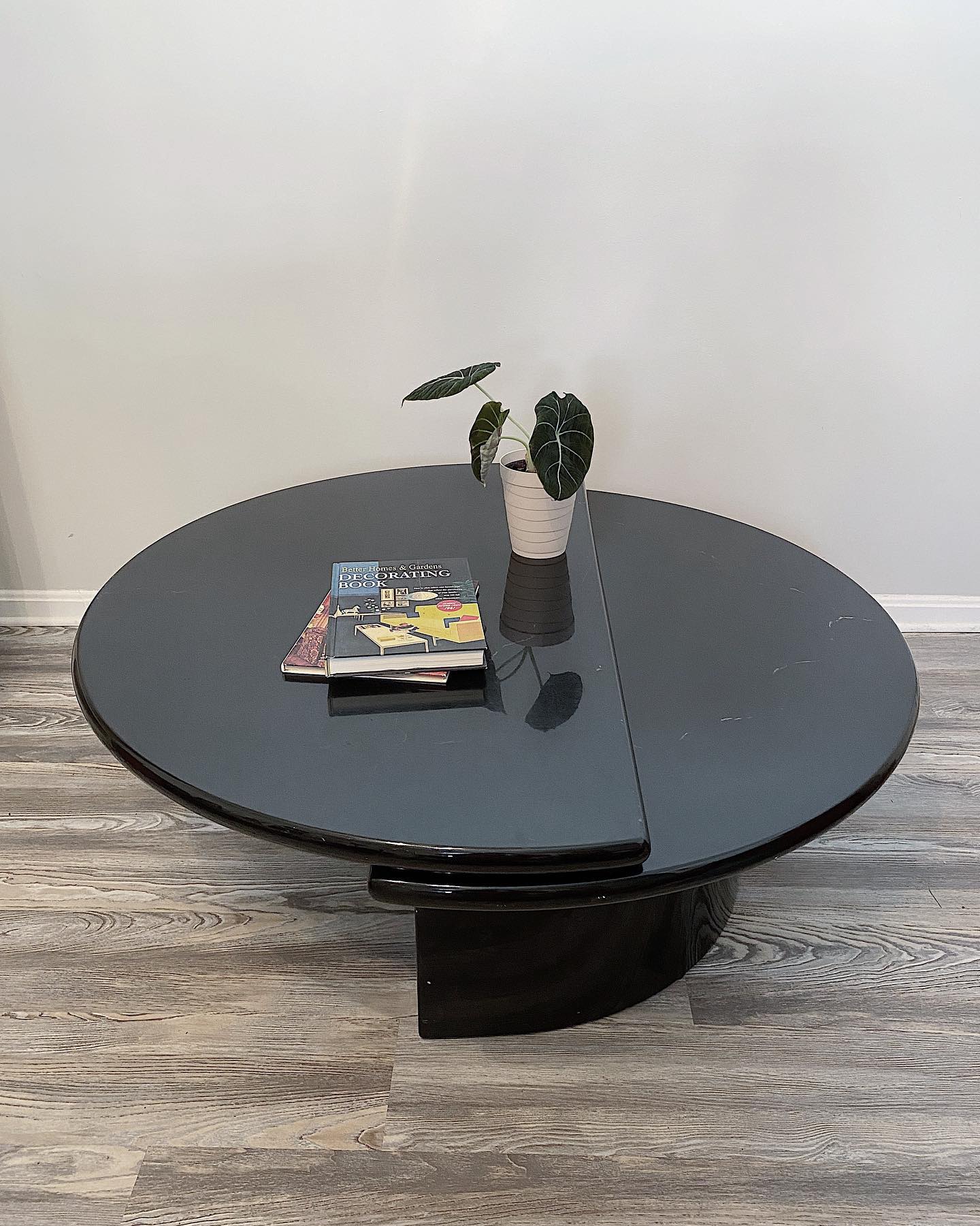 radio coffee table with gears