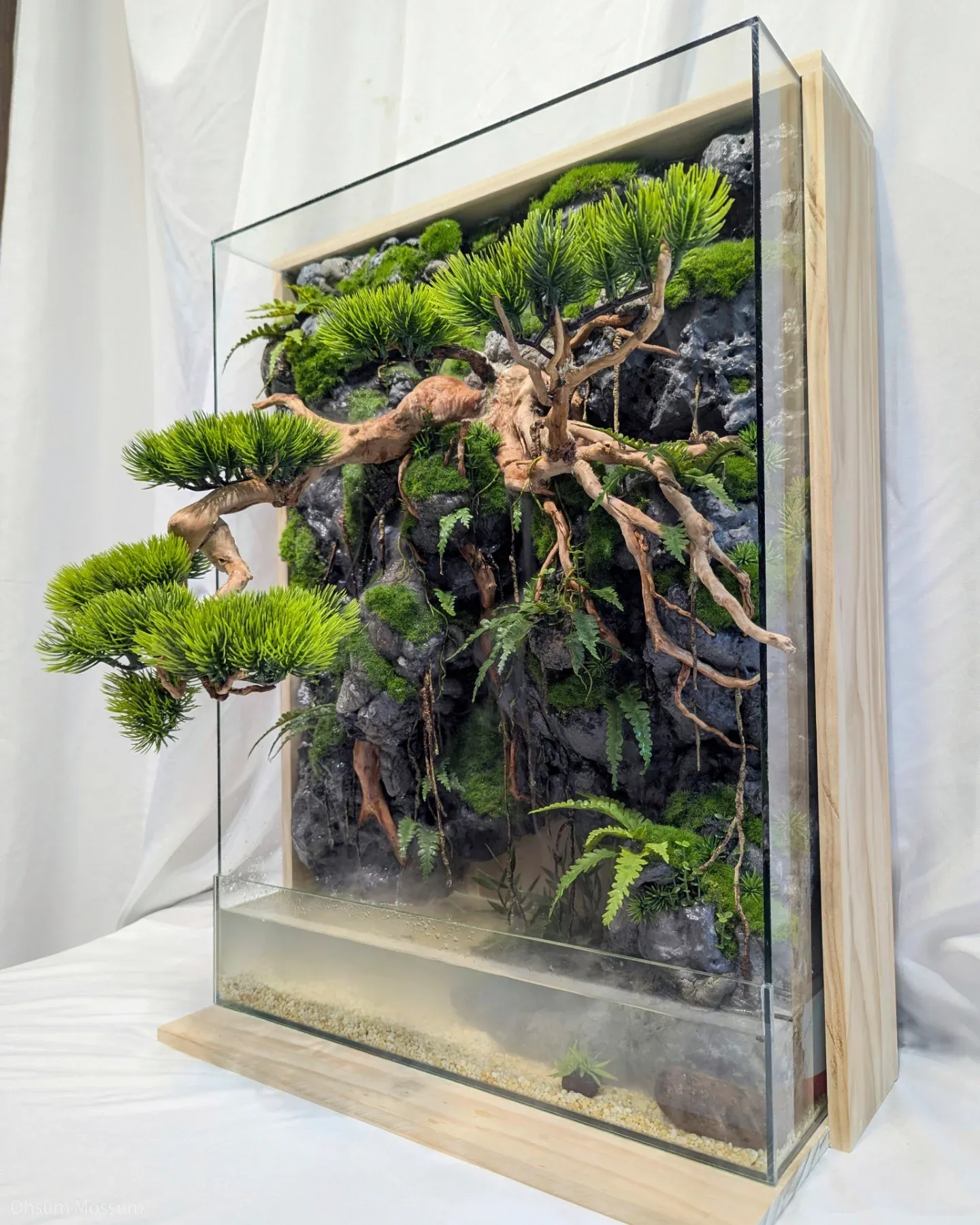 wall-mounted bonsai frame