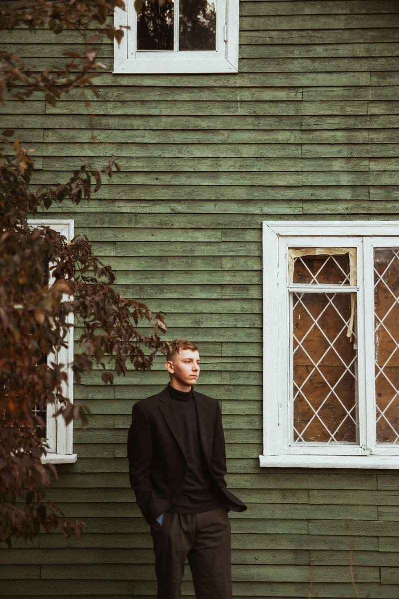 free-standing ivy frame