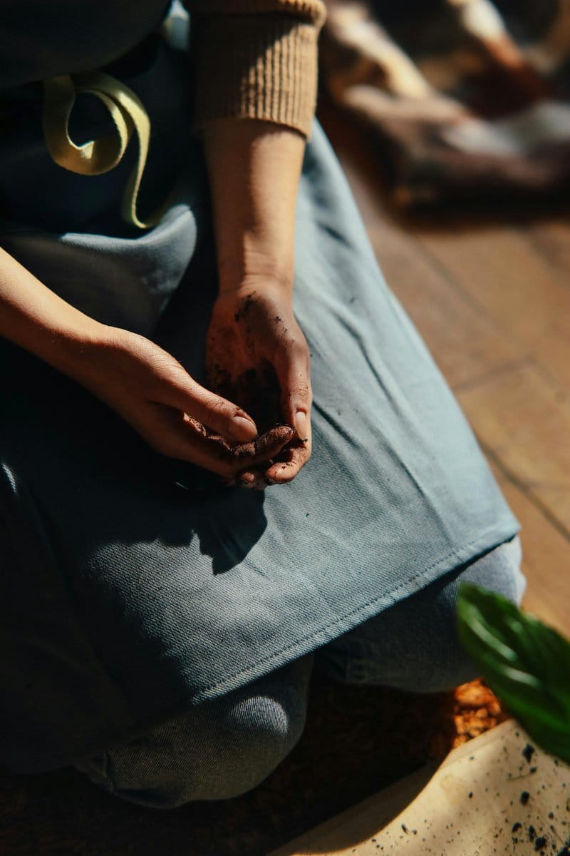 Denim apron with pockets for gardening