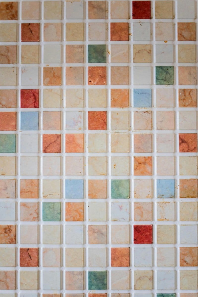 Vibrant centerpiece with Cretan mosaic tile wraps