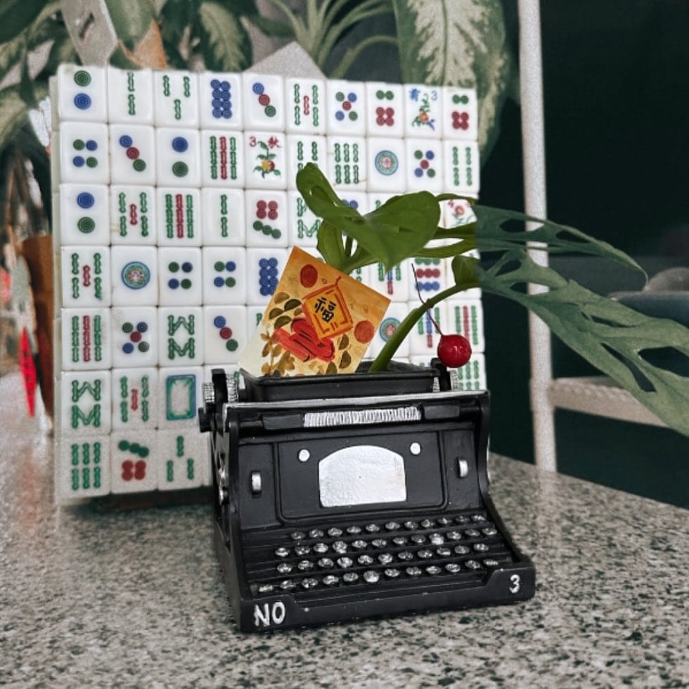 typewriter with ivy in living room