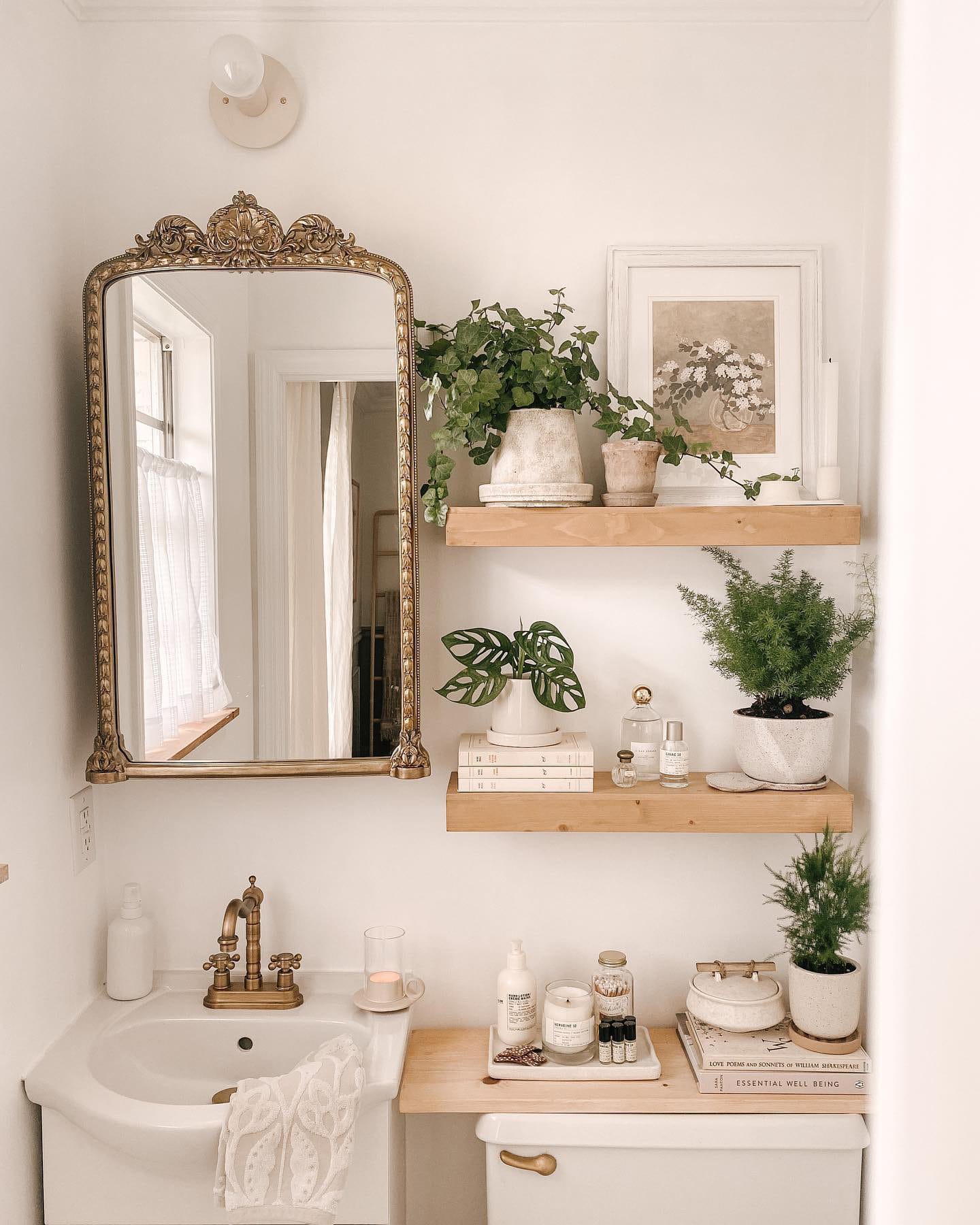 heirloom pot on bathroom shelf