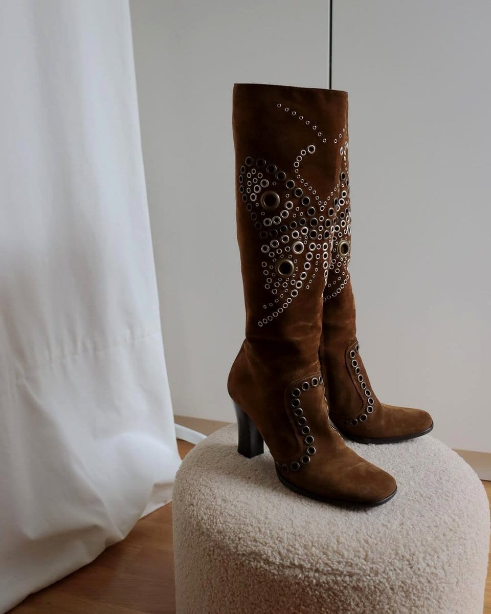 vintage leather boots with daisies