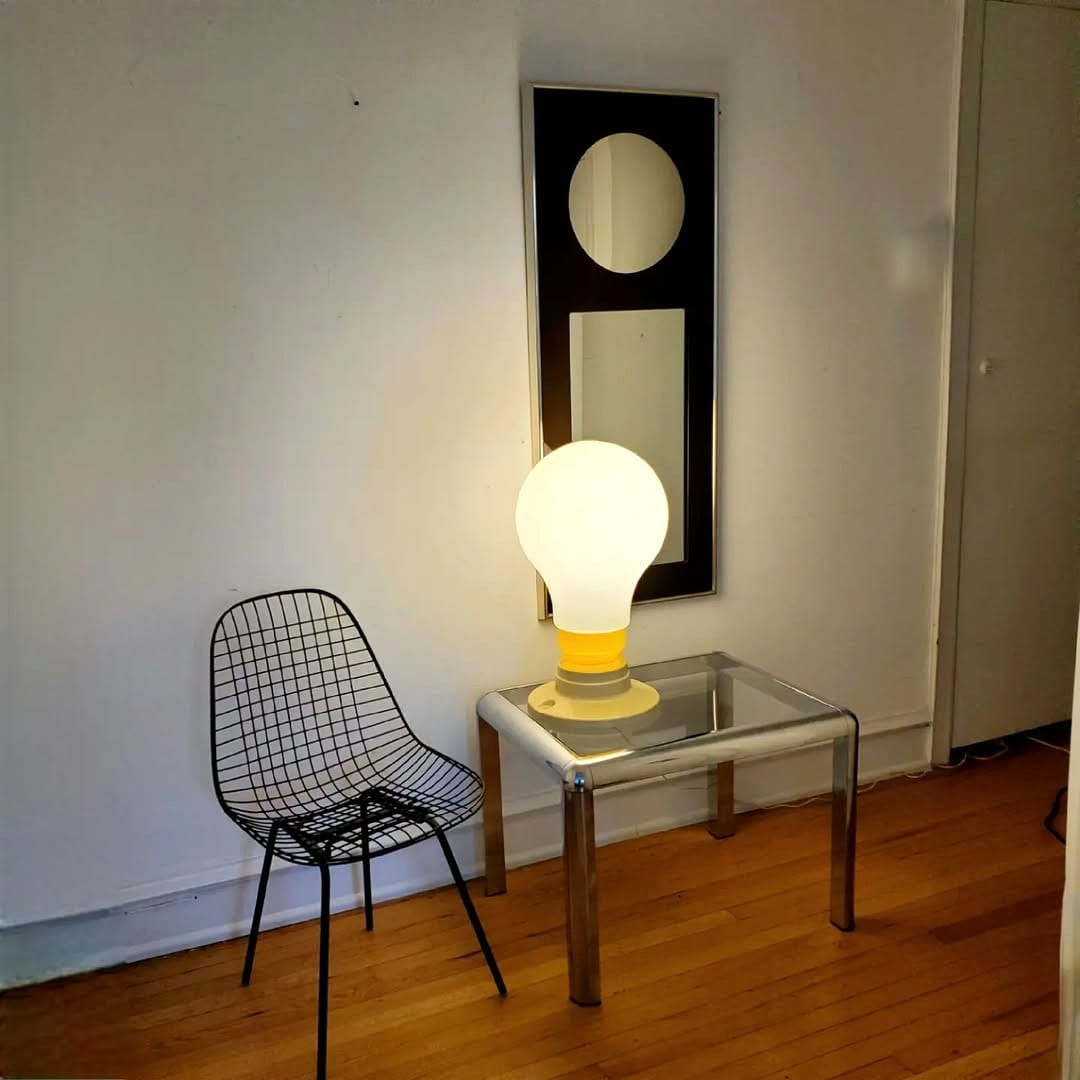 CFL bulb in desk lamp