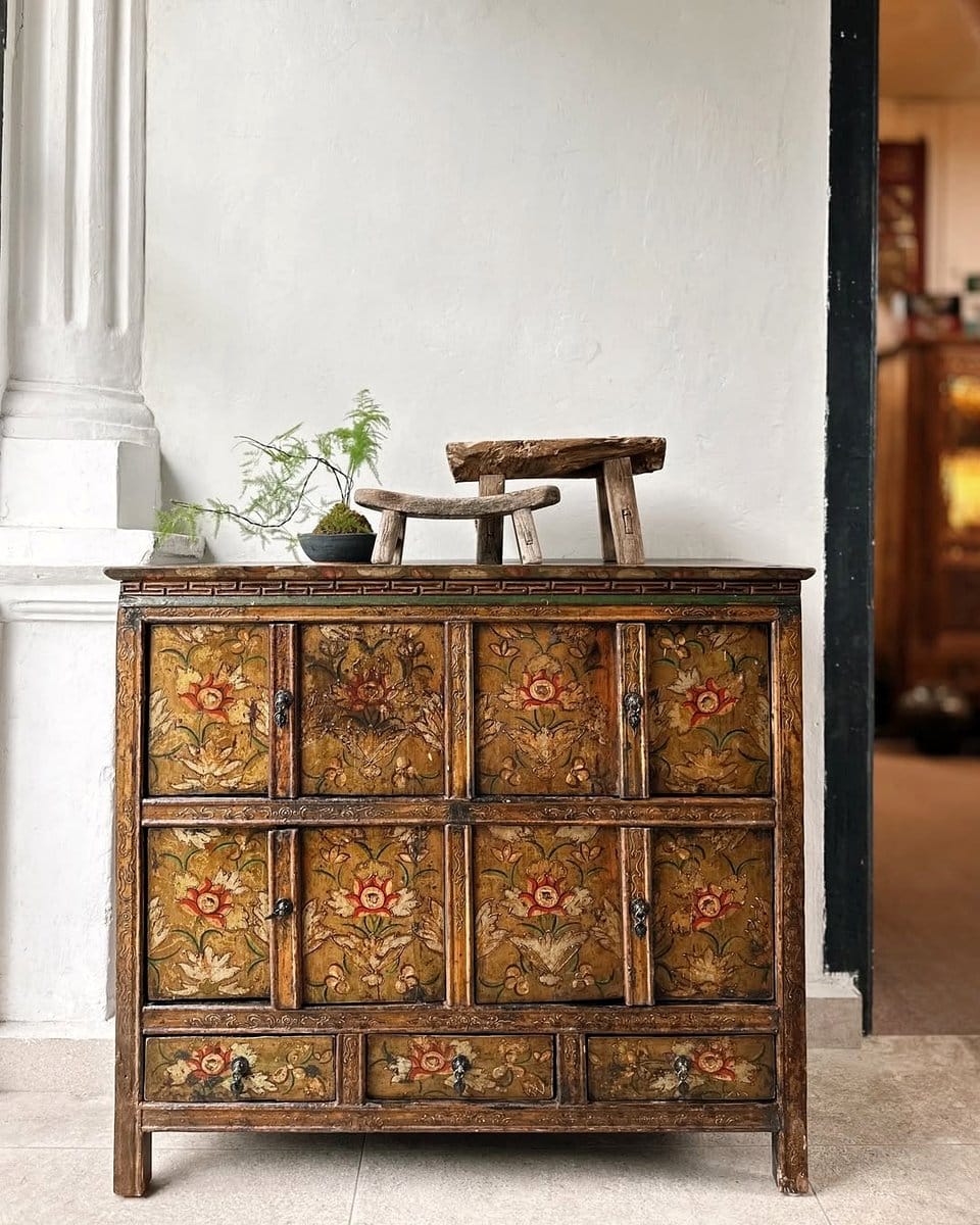 hutch with varied plant heights