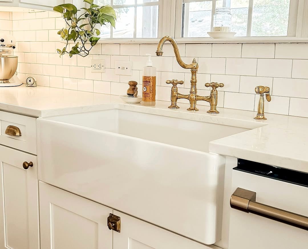 White farmhouse sink in country kitchen