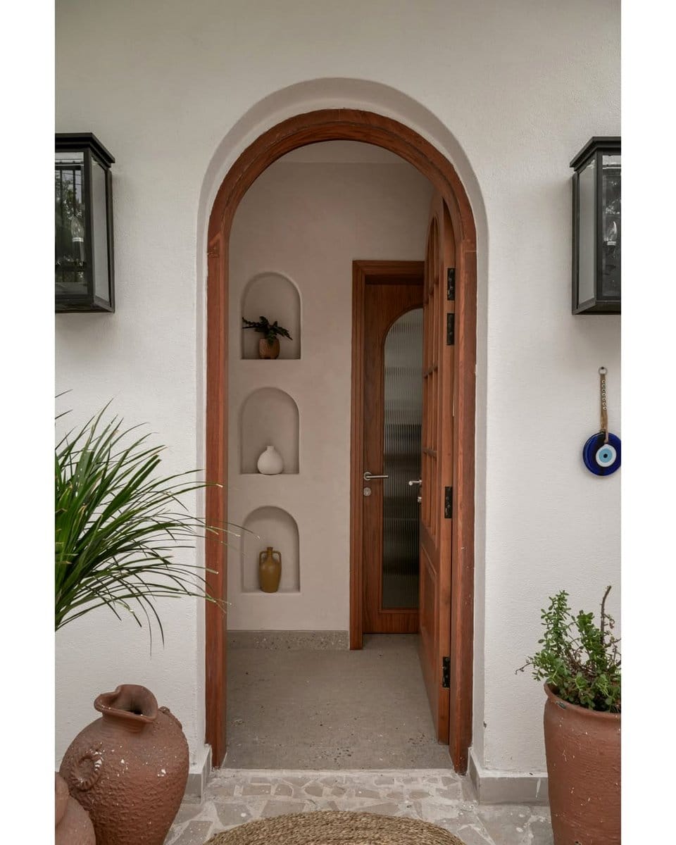 Welcoming Scandinavian entryway design