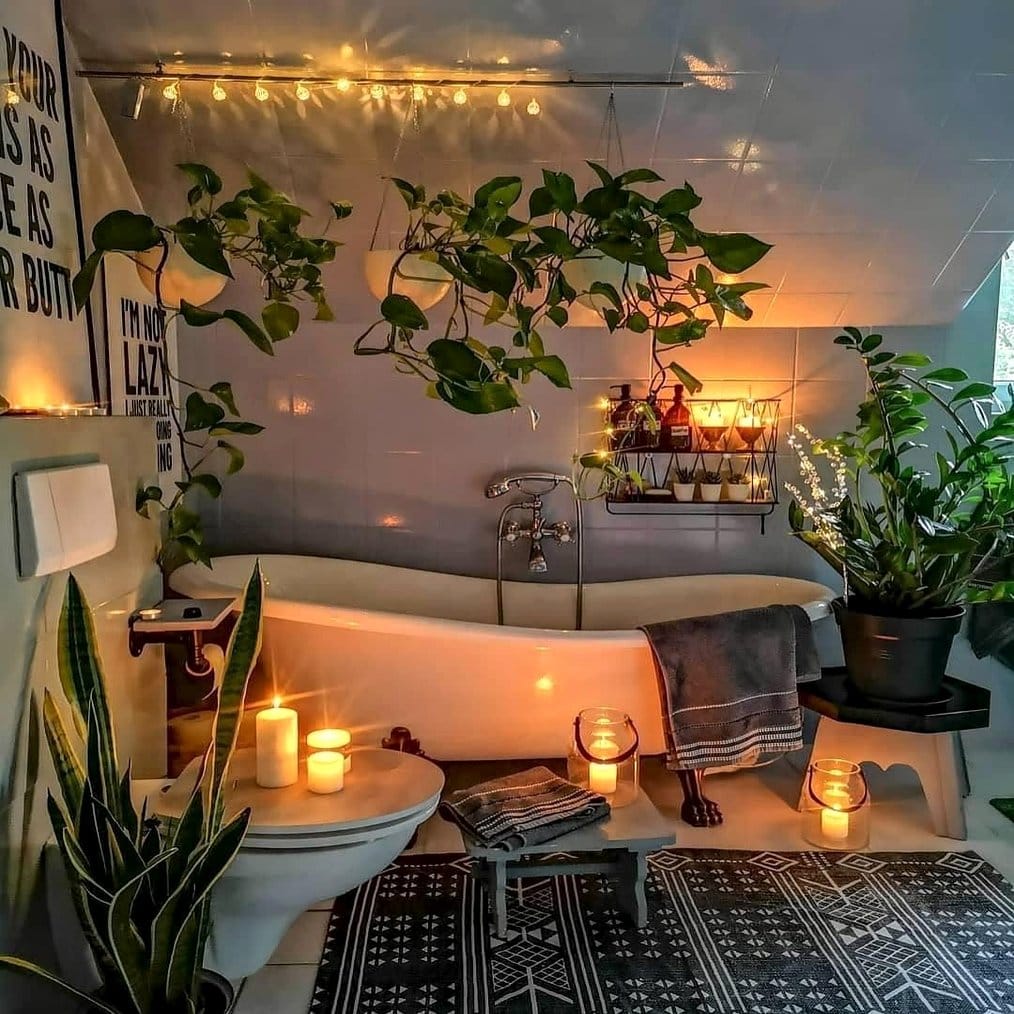 Bathroom oasis with hanging macramé plants