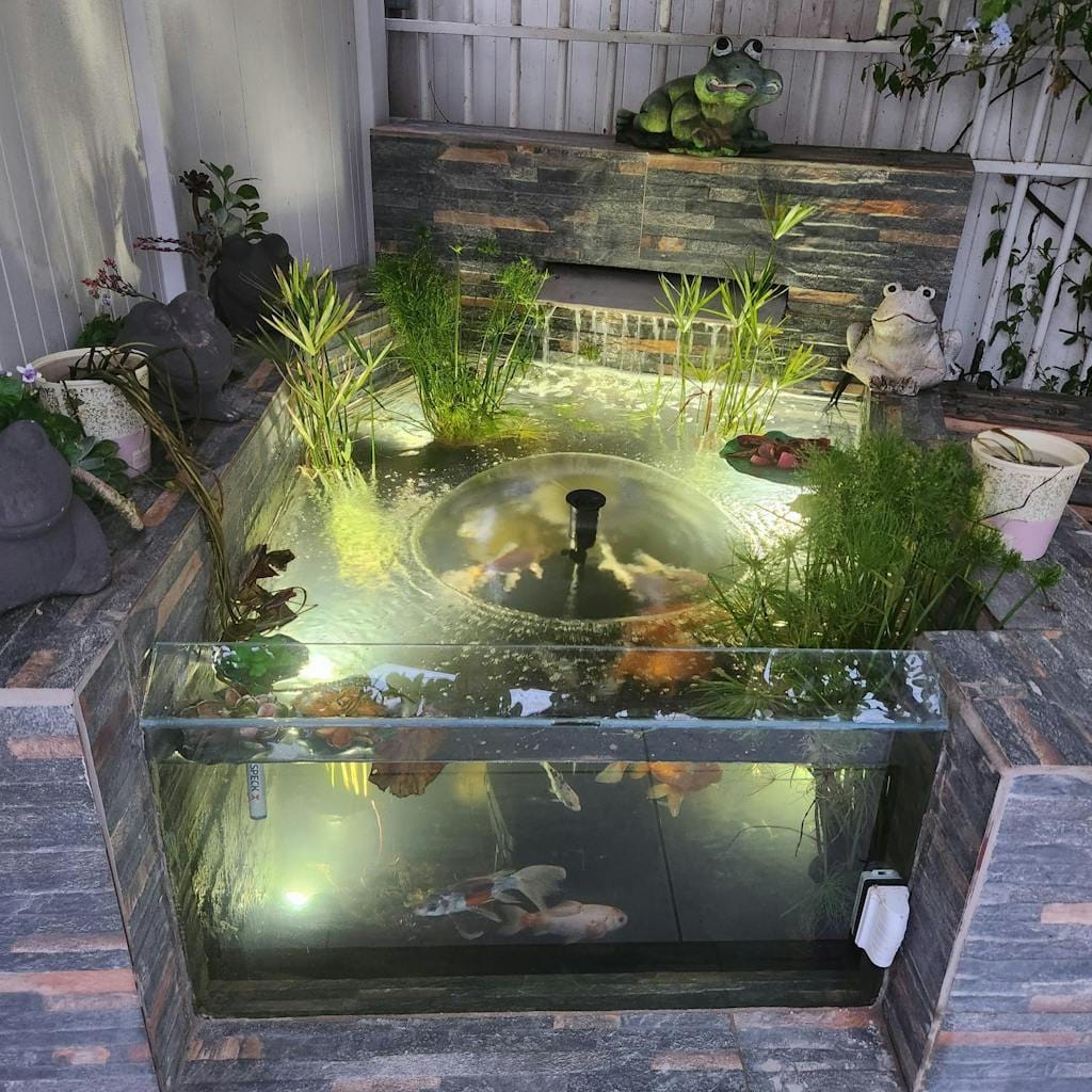 Indoor tabletop water fountain